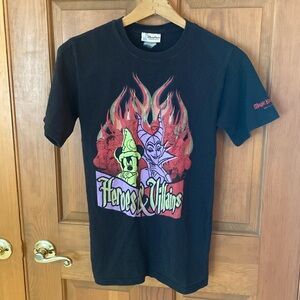 Vintage Disney Villains And Heroes T-Shirt Disney Villians 2014. Size XS